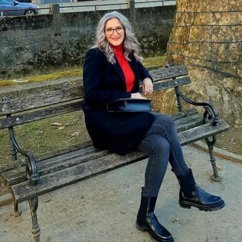 Une femme cougar cherche un jeune